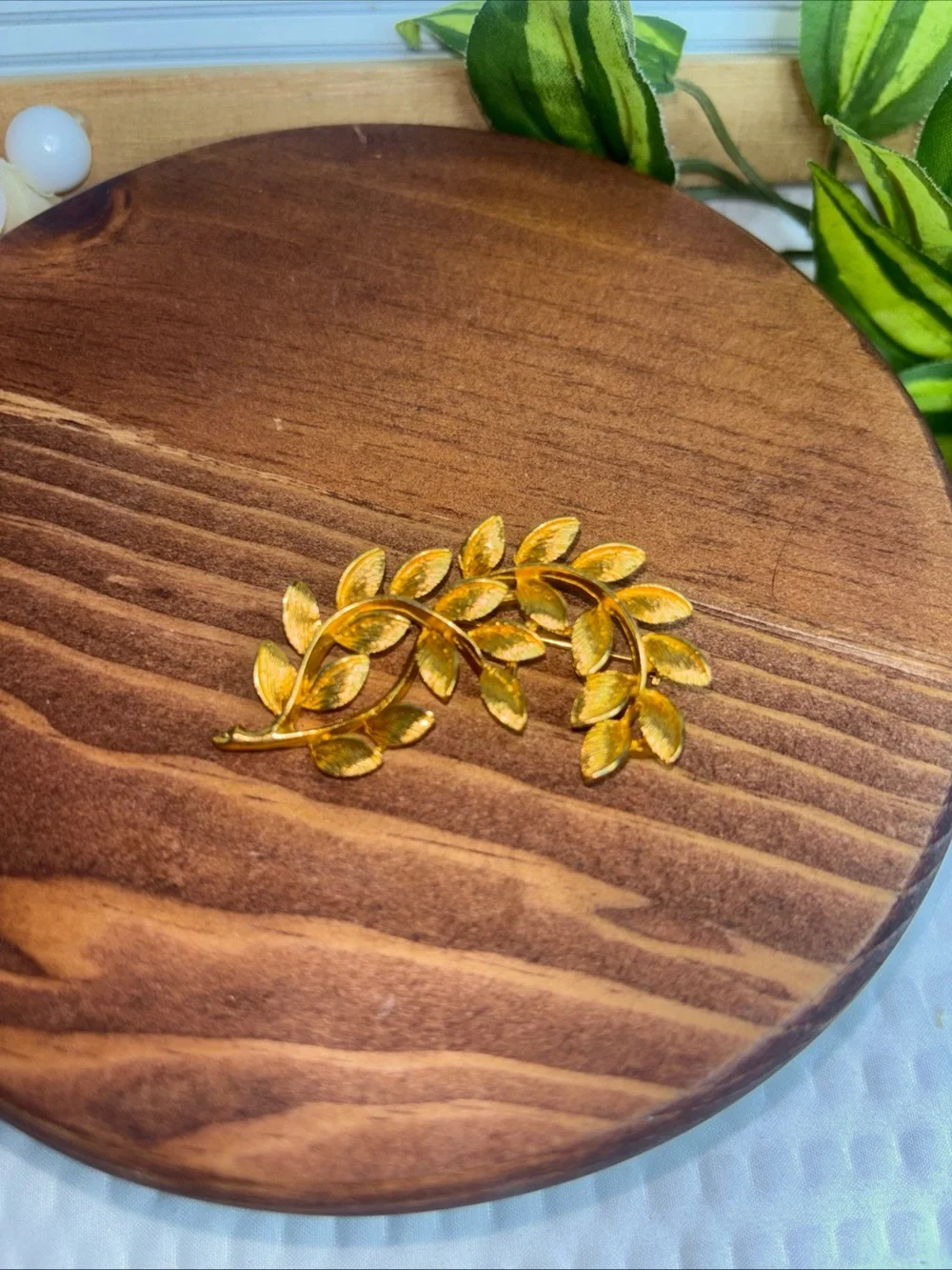 Signed Napier Vintage Gold Tone Vine Leaves Brooch 2.25